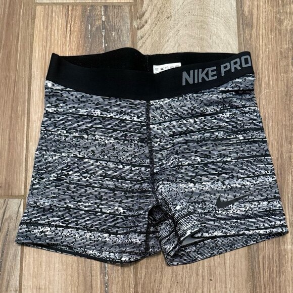 NIKE PRO Women's 2.5'' Compression Yoga/Gym Shorts - Picture 1 of 3